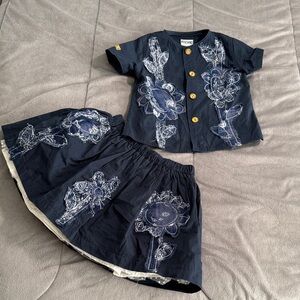 Moschino bambino kids Navy Floral Appliqué Two-Piece Set with Gold Buttons Sz 2